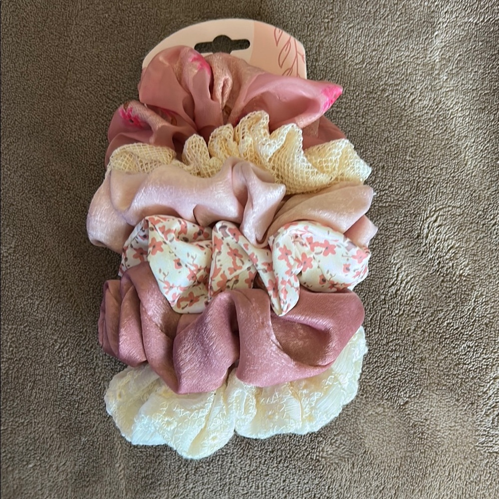 Nicole Miller Pink and Cream Hair Accessories Set